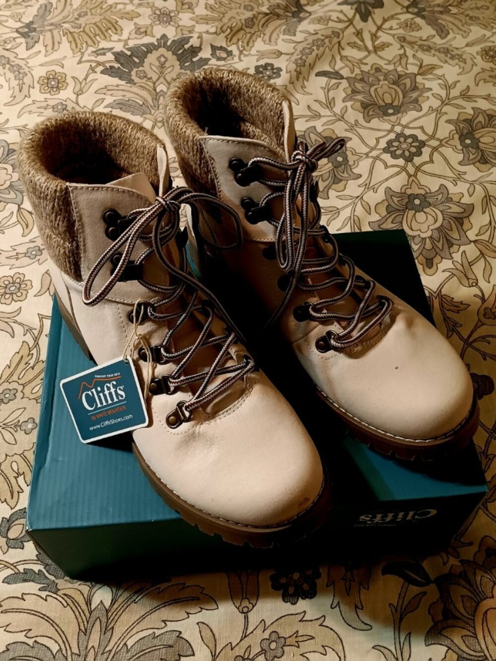 NWT Ladies Size 10M Boots ~ CLIFF'S by WHITE MOUNTAIN ~ Cream/Brown